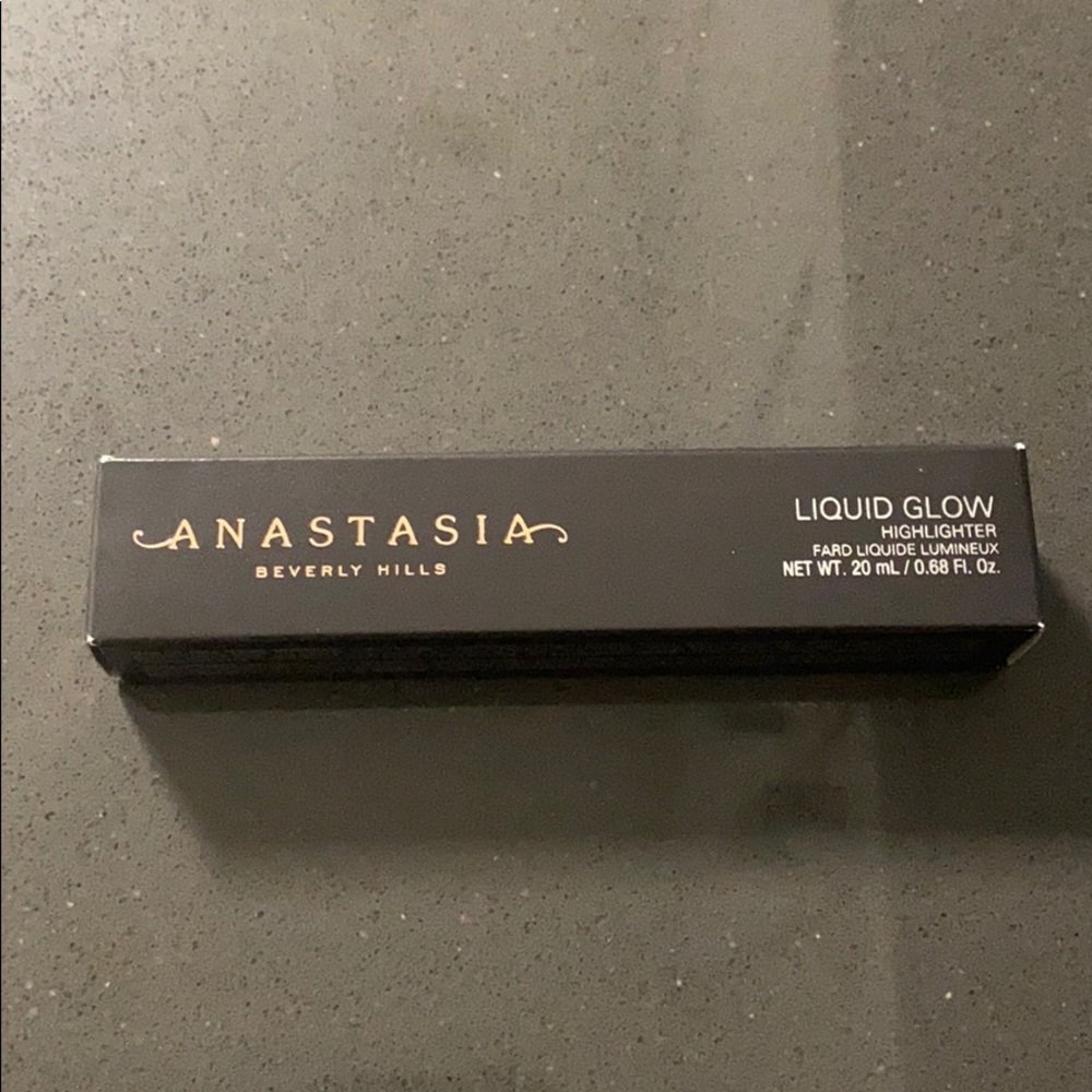 Liquid glow highlighter